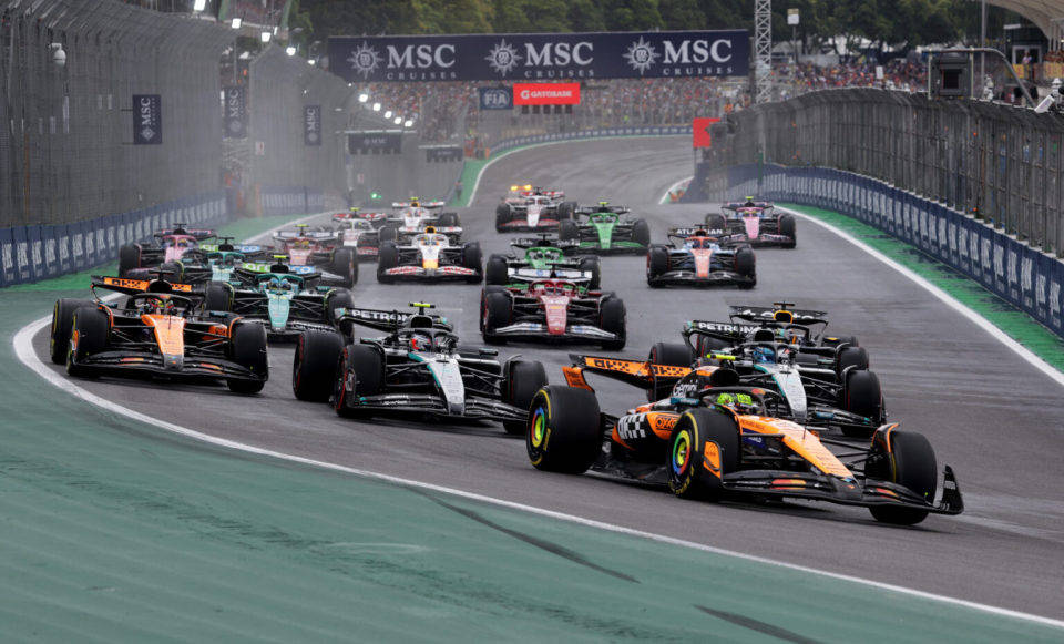 索伯车队碾压梅赛德斯,皮亚斯特里扛起全队 索伯车队碾压梅赛德斯,皮亚斯特里扛起全队