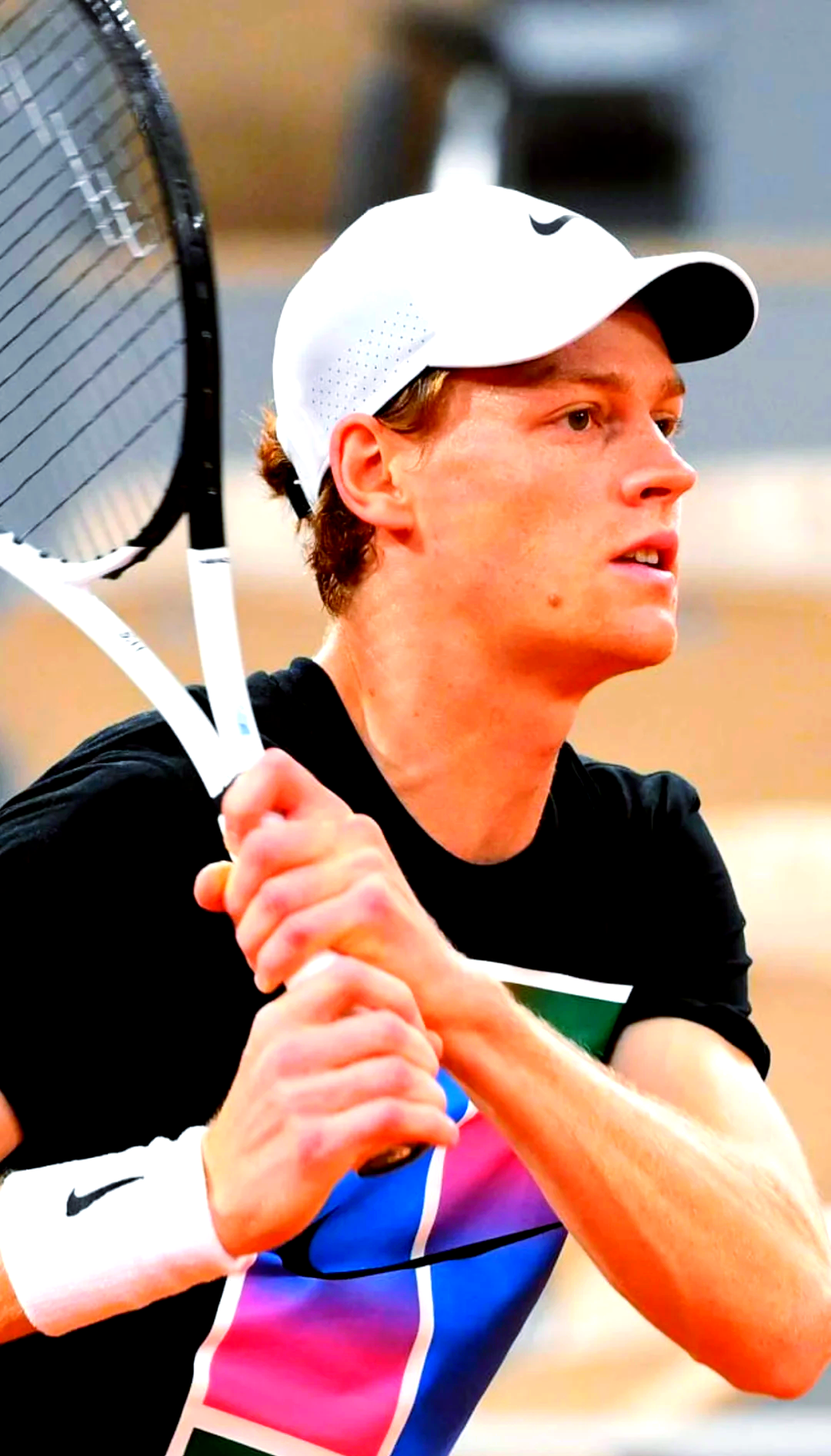 法网碾压戴维斯杯，辛纳惊艳四座