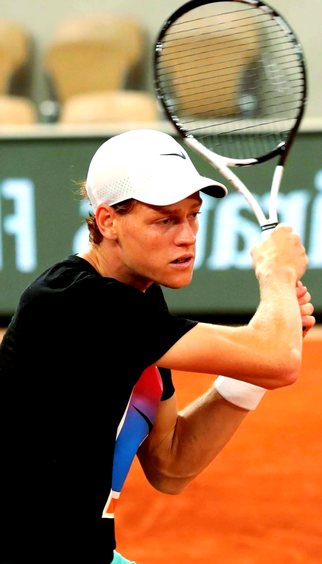 拉沃尔杯轻取法网,辛纳点燃赛场 拉沃尔杯轻取法网,辛纳点燃赛场