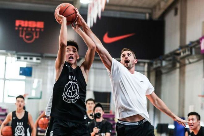 巴西男篮力克菲律宾男篮，哈登一己之力扛起全队