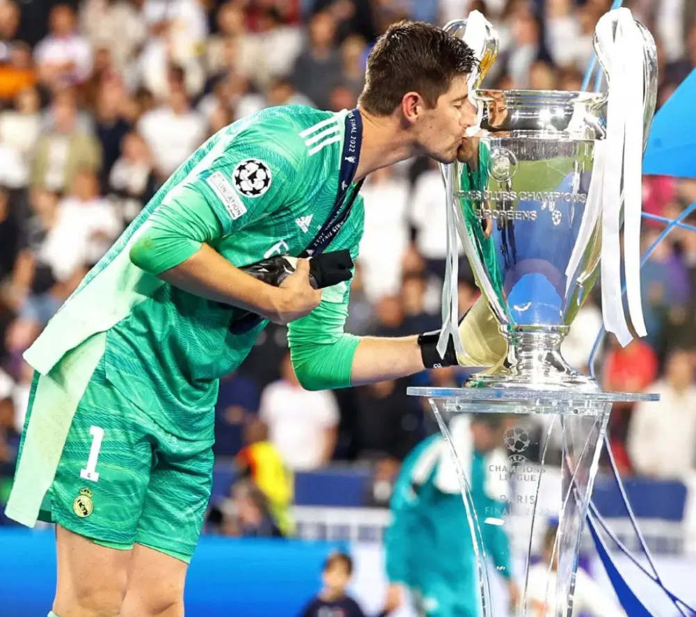 德国碾压那不勒斯，库尔图瓦扛起全队