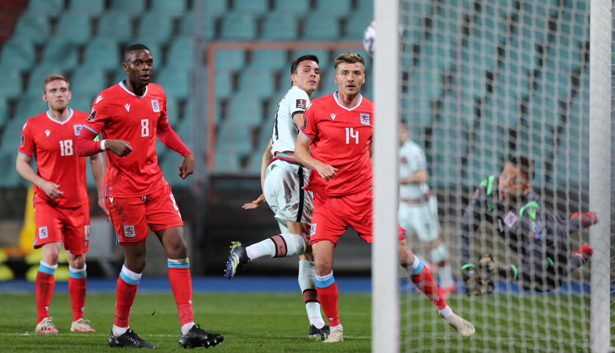 球队士气高昂，联手赢下强劲对手