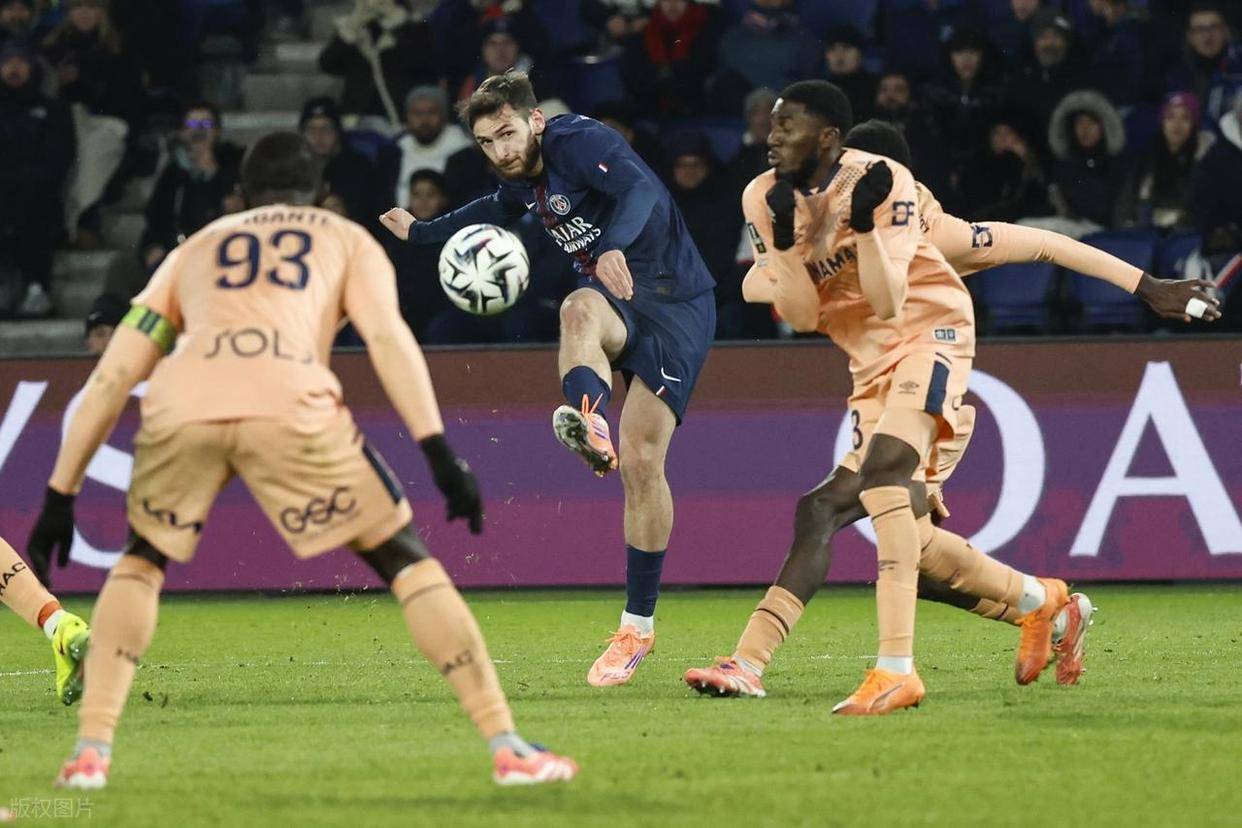 巴黎圣日耳曼神勇击败对手,不畏强敌 巴黎圣日耳曼神勇击败对手,不畏强敌