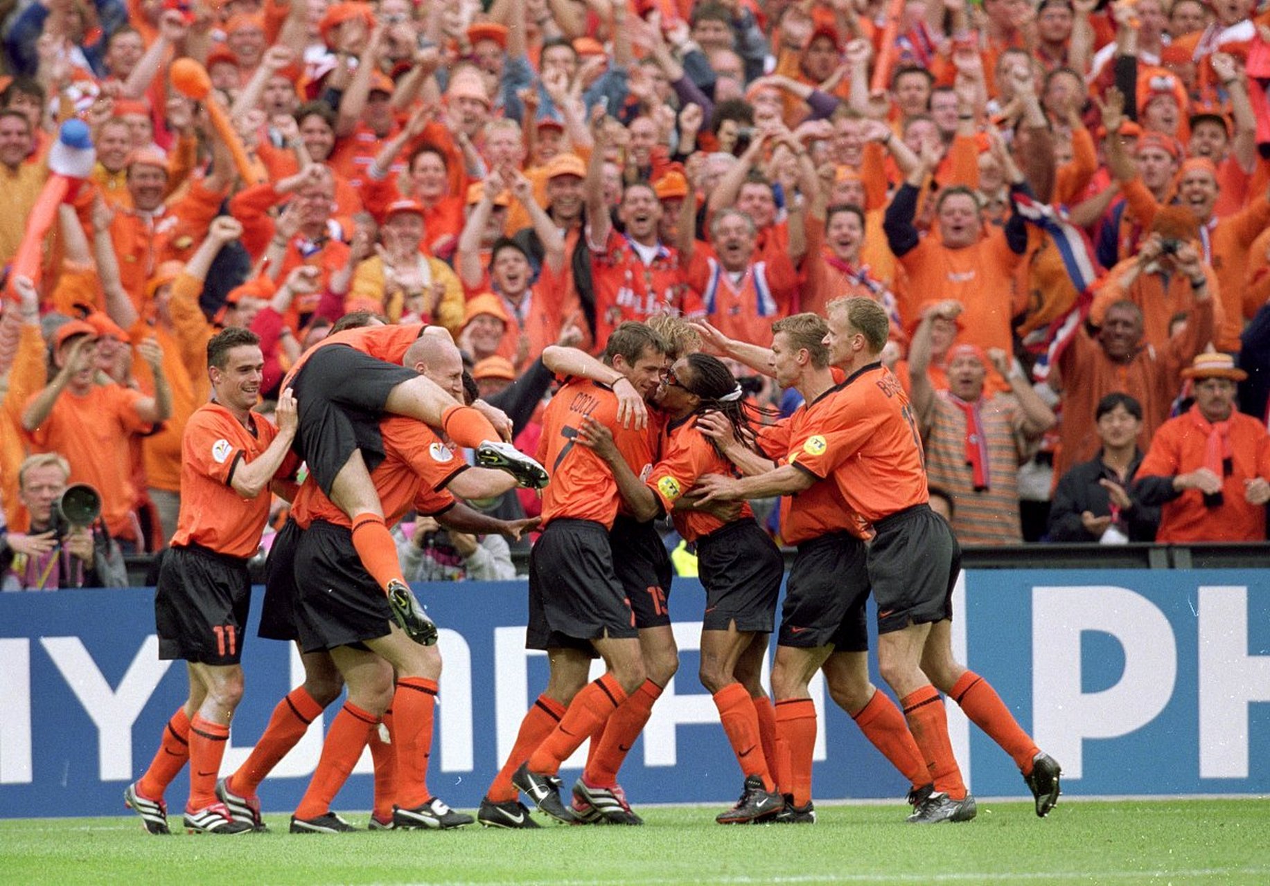 挑战极限：欧洲杯赛场激情绽放！