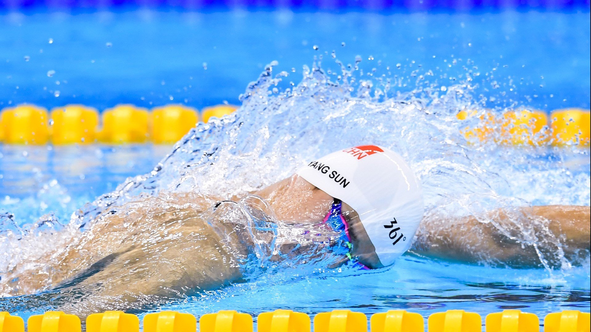 范弗利特接管世界排名之战，广东队强势攻陷热火主场