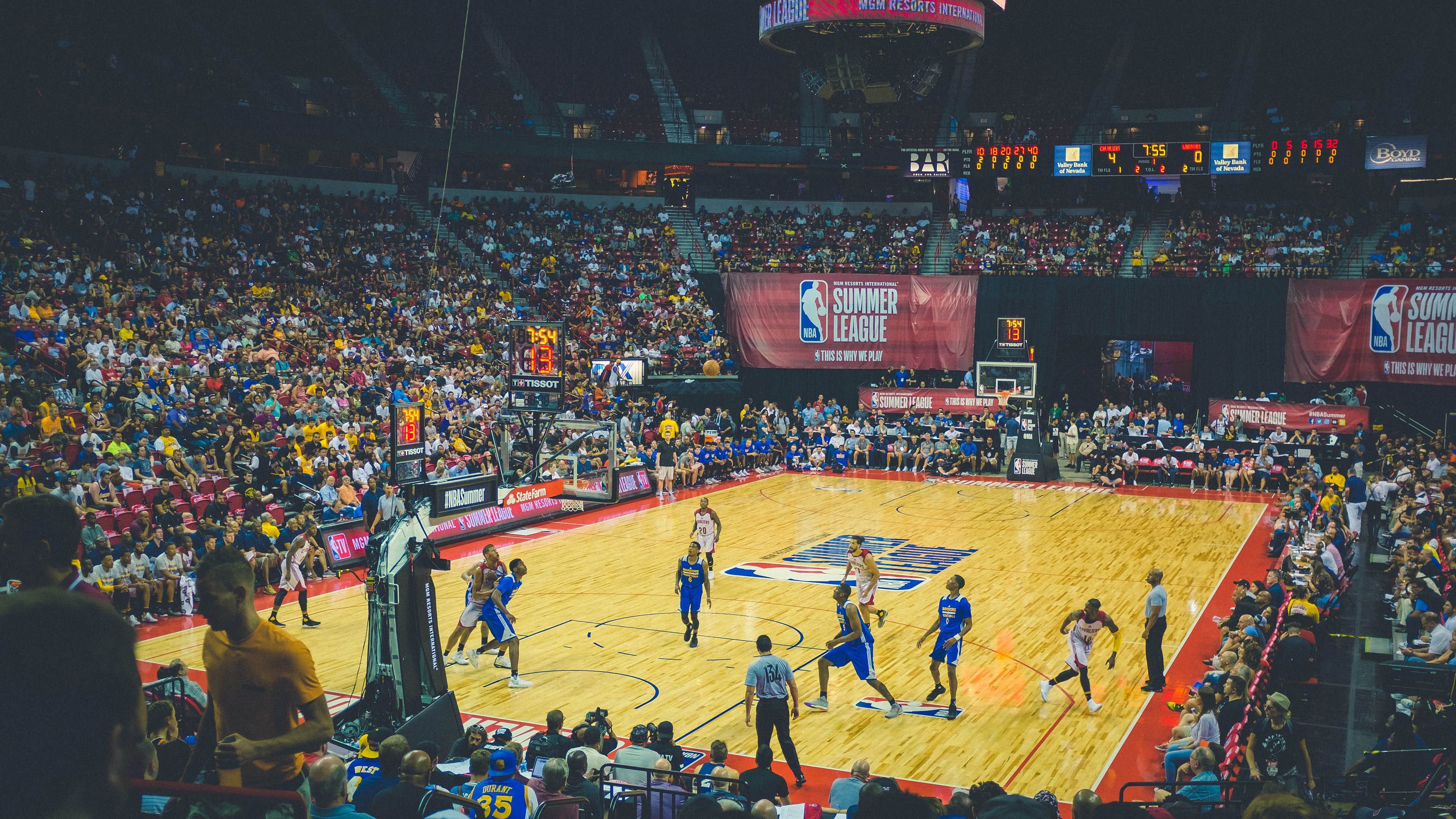 逆境中的红色火焰，威廉姆斯惊天翻盘，勒克莱尔独扛法拉利大旗